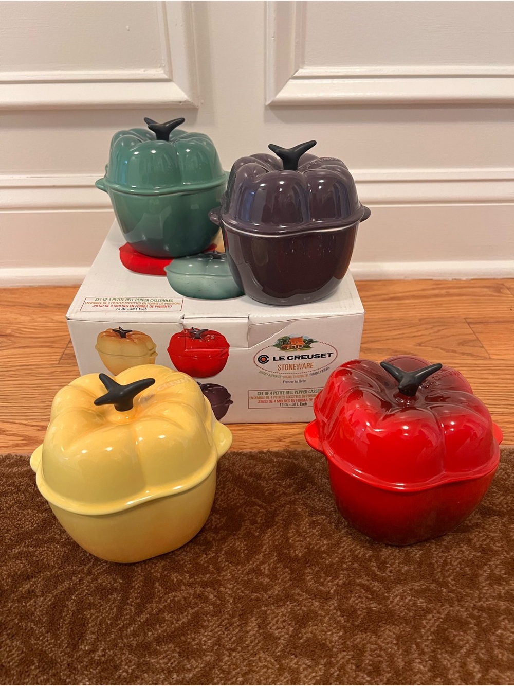 NIB Le Creuset set of 4 petite bell pepper casseroles - Picture 3 of 16